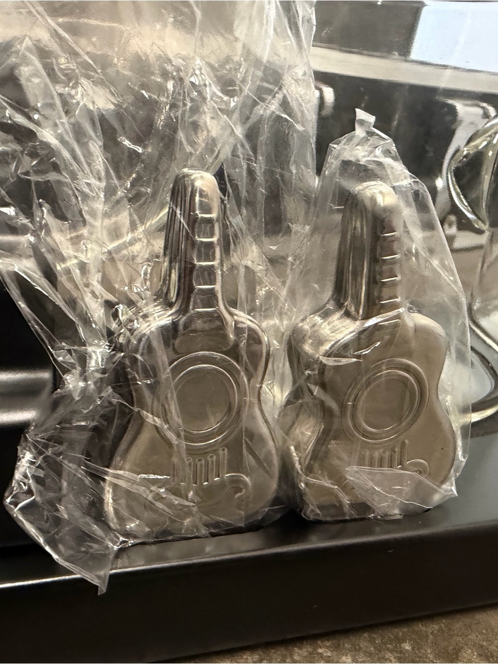 Hard Rock Hollywood 20th Anniversary Guitar Whiskey Decanter Set New - Picture 7 of 11